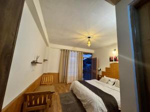 Voodi või voodid majutusasutuse Bayith Cafe and Stay toas