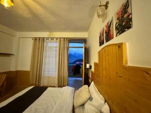 Voodi või voodid majutusasutuse Bayith Cafe and Stay toas