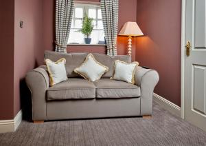 A seating area at The Trout at Tadpole Bridge