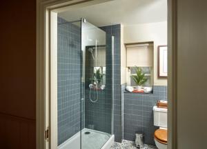 A bathroom at The Trout at Tadpole Bridge