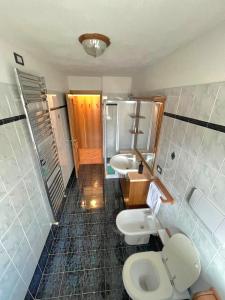 Ένα μπάνιο στο Villa Clelia