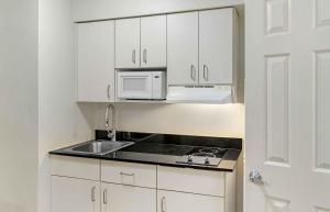 Kuchyň nebo kuchyňský kout v ubytování Extended Stay America Select Suites - Odessa