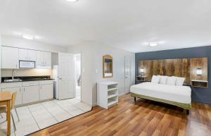 Kuchyň nebo kuchyňský kout v ubytování Extended Stay America Select Suites - Odessa