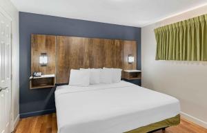 Postel nebo postele na pokoji v ubytování Extended Stay America Select Suites - Odessa