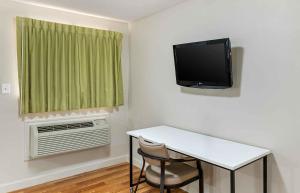 TV a/nebo společenská místnost v ubytování Extended Stay America Select Suites - Odessa