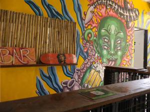 a wall with a painting on the wall at Pousada e Hostel Marthi in Ubatuba