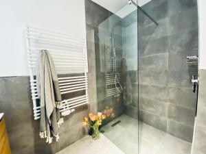 Ένα μπάνιο στο Ferienwohnung Inselglück Parkvillen Carlota und Candela Baabe +12 φωτογραφίες