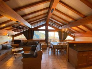 Χώρος καθιστικού στο Chalet Marmotton-Domaine des Arcs
