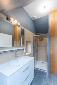 a bathroom with a white sink and a shower at TY KERZOU - Maison de charme proche mer in Landunvez