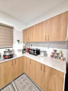 Dapur atau dapur kecil di AR Homestay near KLIA Airport 3BR Fully Aircond +27 gambar