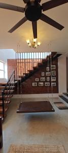 Fotografie z fotogalerie ubytování 3 BHK Mrudgandh Villa, Dapoli Near Tamastirth Beach v destinaci Dapoli