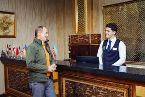 Členové personálu v ubytování Safran Hotel