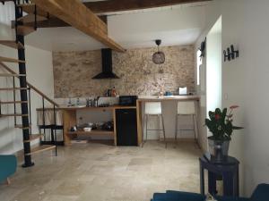 a kitchen with a table and a counter in a room at Meulière de Charme in Maincy