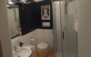 A bathroom at Duomo House