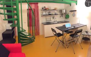 A kitchen or kitchenette at Duomo House