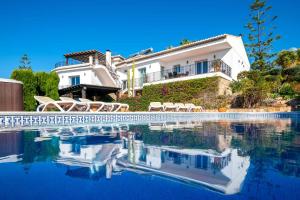 Piscina de la sau aproape de Villa Mariposa - CTV56V