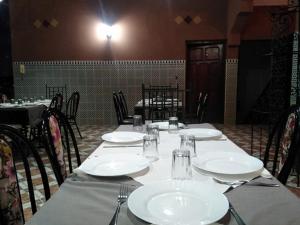 APPART AIGLE HOTEL餐厅或其他用餐的地方