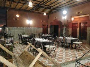 APPART AIGLE HOTEL餐厅或其他用餐的地方