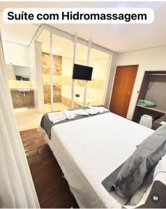 Ένα ή περισσότερα κρεβάτια σε δωμάτιο στο Grand Café Hotel +19 φωτογραφίες