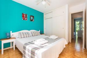 A bed or beds in a room at Bungalows ses malves