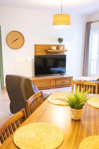 TV a/nebo společenská místnost v ubytování Apartamento La Visera Plaza