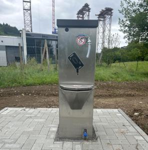 ホルブ・アム・ネッカーにあるWohnmobilpark Horb am Neckarの張り紙付金属機 +8枚の写真