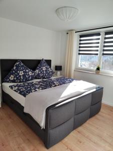 a large bed in a bedroom with a window at Ferienwohnung zur alten Post in Pirna