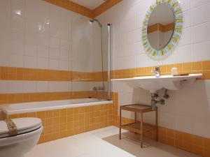 Koupelna v ubytování La Casona de Navaleno + 32 fotografií