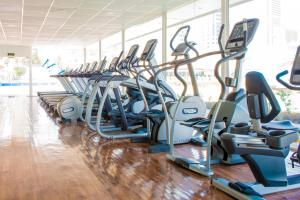 Fitness centrum a/nebo fitness zařízení v ubytování C Hotel
