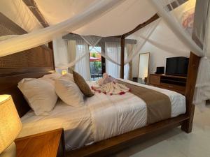 Postel nebo postele na pokoji v ubytování De Luxe Villa Fabian Escape in Seminyak