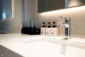 Φωτογραφία από το άλμπουμ του Luxury apt in A la cart residence - walk to Marina beach σε Ha Long +19 φωτογραφίες