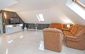 a living room with two chairs and a tv at Ferienwohnung Dabel in Dabel