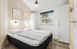 Postel nebo postele na pokoji v ubytování Holiday Home Solsiden Blåvand X