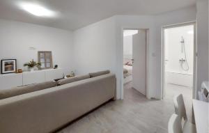 Katil atau katil-katil dalam bilik di Beautiful Apartment In Ugljan With Wifi +9 gambar