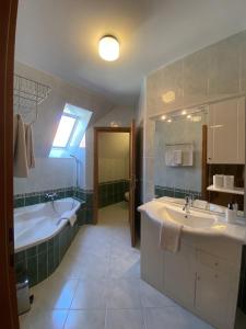 Kúpeľňa v ubytovaní Landhaus Rossatz