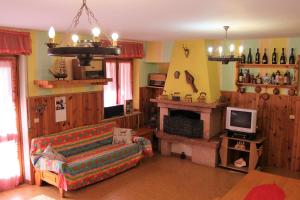a living room with a couch and a tv at Discover Italy in Tignes