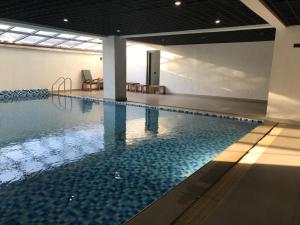 Kolam renang di atau dekat dengan Loftel apartments