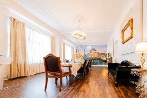 a dining room with a table and chairs at Apartment Prenzlauer Berg in Berlin