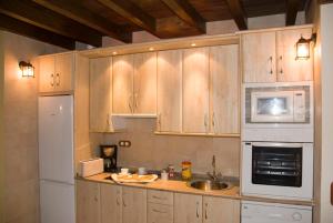 A kitchen or kitchenette at El Rincon Del Villar