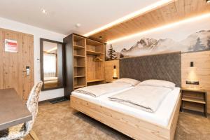 Postel nebo postele na pokoji v ubytování Hotel Garni Pfeifer