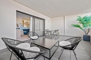 Posezení v ubytování Le Nid Bleu - 3 stars - Modernity & Quiet Place