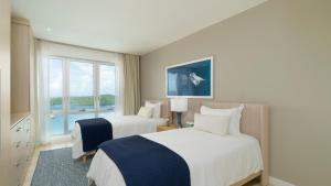 Postel nebo postele na pokoji v ubytování Amethyst Ocean View Condo + 34 fotografií