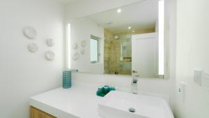 Vannituba majutusasutuses Premium Ocean View Condo - Amethyst