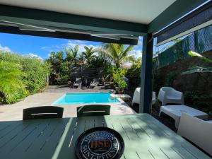 Bazén v ubytování Villa Jalna Zamana 2 chambres piscine privée jardin nebo v jeho okolí