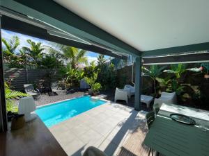 Bazén v ubytování Villa Jalna Zamana 2 chambres piscine privée jardin nebo v jeho okolí