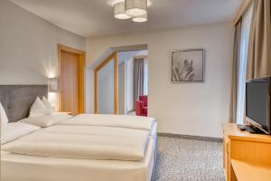 Posteľ alebo postele v izbe v ubytovaní Parkhotel Seefeld