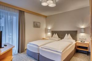 Posteľ alebo postele v izbe v ubytovaní Parkhotel Seefeld