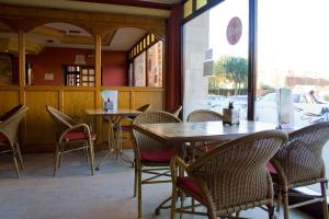 A restaurant or other place to eat at Hotel Perales