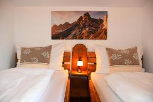 A bed or beds in a room at Haus Herz
