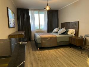 a hotel room with a bed and a window at Roca Town House in Viña del Mar